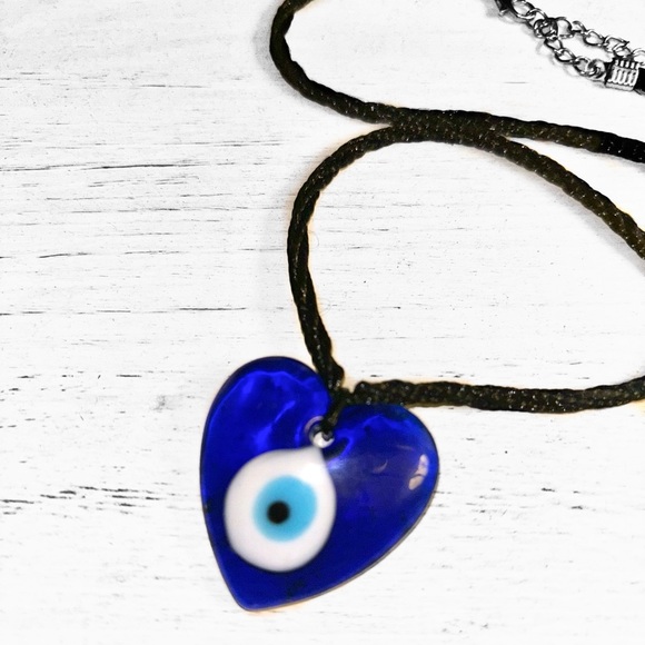Evil eye necklace in a heart shape - Picture 2 of 2